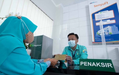 Senyum Layani 50 Orang Per Hari Buka Tabungan Emas di Kantor BRI