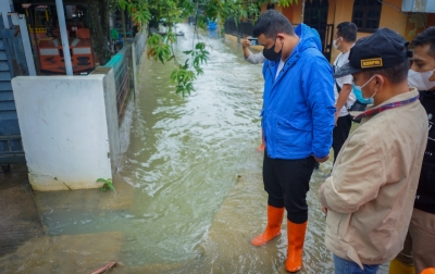 Bobby Gerak Cepat Atasi Banjir di Jalan Pertahanan Medan Amplas