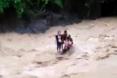 Banjir Bandang Terjang Wisata Gunung Pandan