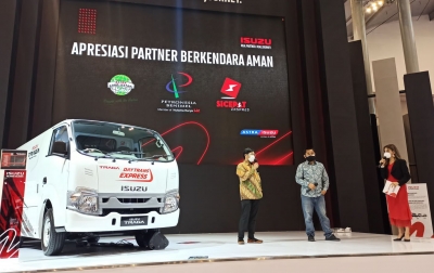 Isuzu Berikan Apresiasi Keselamatan Berkendara ke Mitra Bisnis