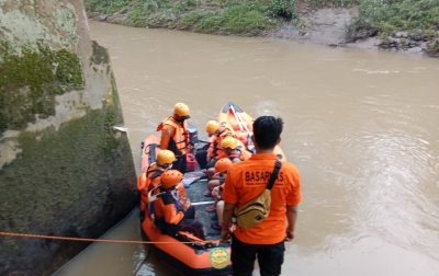 Bocah 10 Tahun Hanyut Terbawa Arus di Sungai Belawan, Tim SAR Lakukan Pencarian