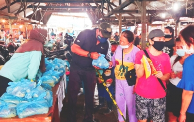 Stand Pasar Murah PHG Kembali Diserbu Warga