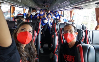 Puluhan Guru Terkejut Bus Mereka Ditumpangi Menteri Nadiem