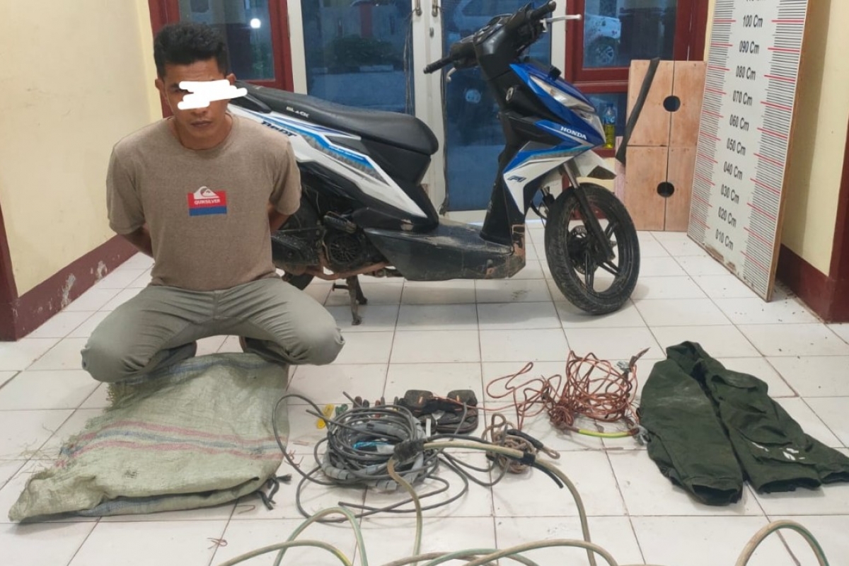 Asyik Duduk di Warung, Pencuri Kabel Diringkus Polisi