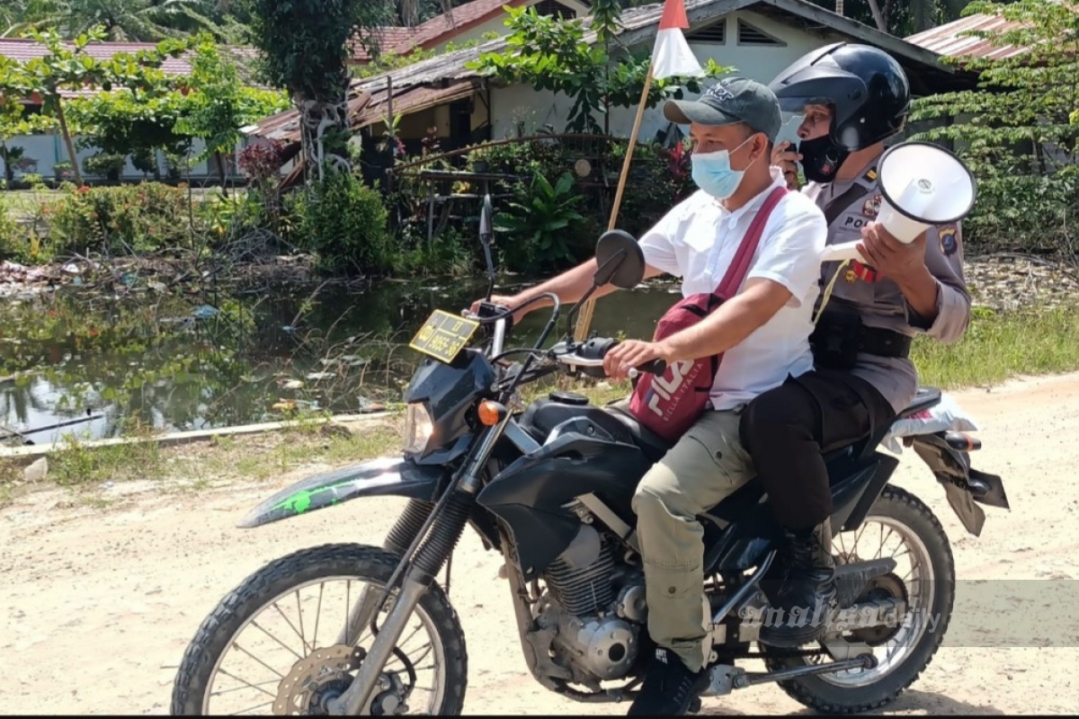 Petugas Polsek Air Joman Keliling Ajak Masyarakat Vaksin