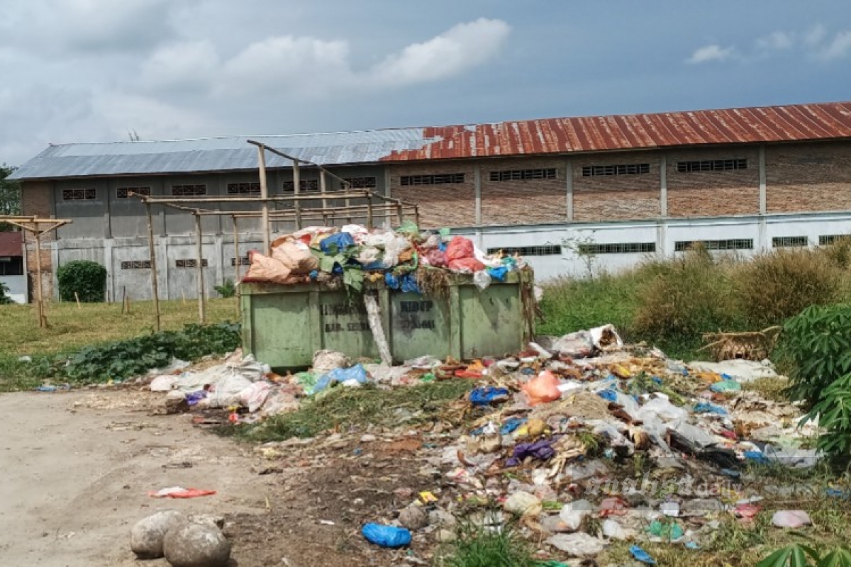Sampah Menumpuk di Pasar Rampah Timbulkan Bau Busuk
