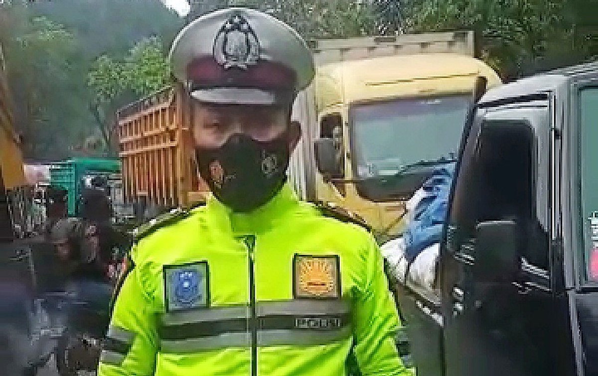 Truk Rusak di Tikungan Amoy, Lalu Lintas Medan-Berastagi Macet