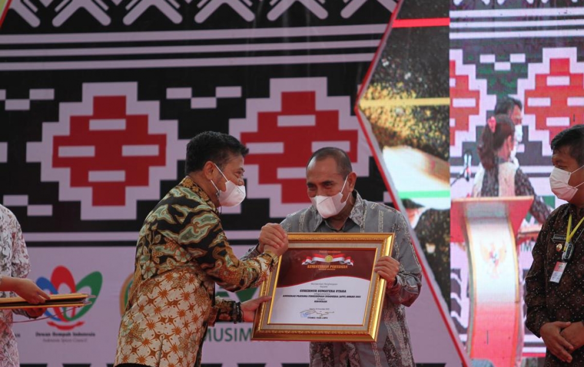 Edy Rahmayadi Kembali Terima Penghargaan Anugerah Pratama Perkebunan Indonesia