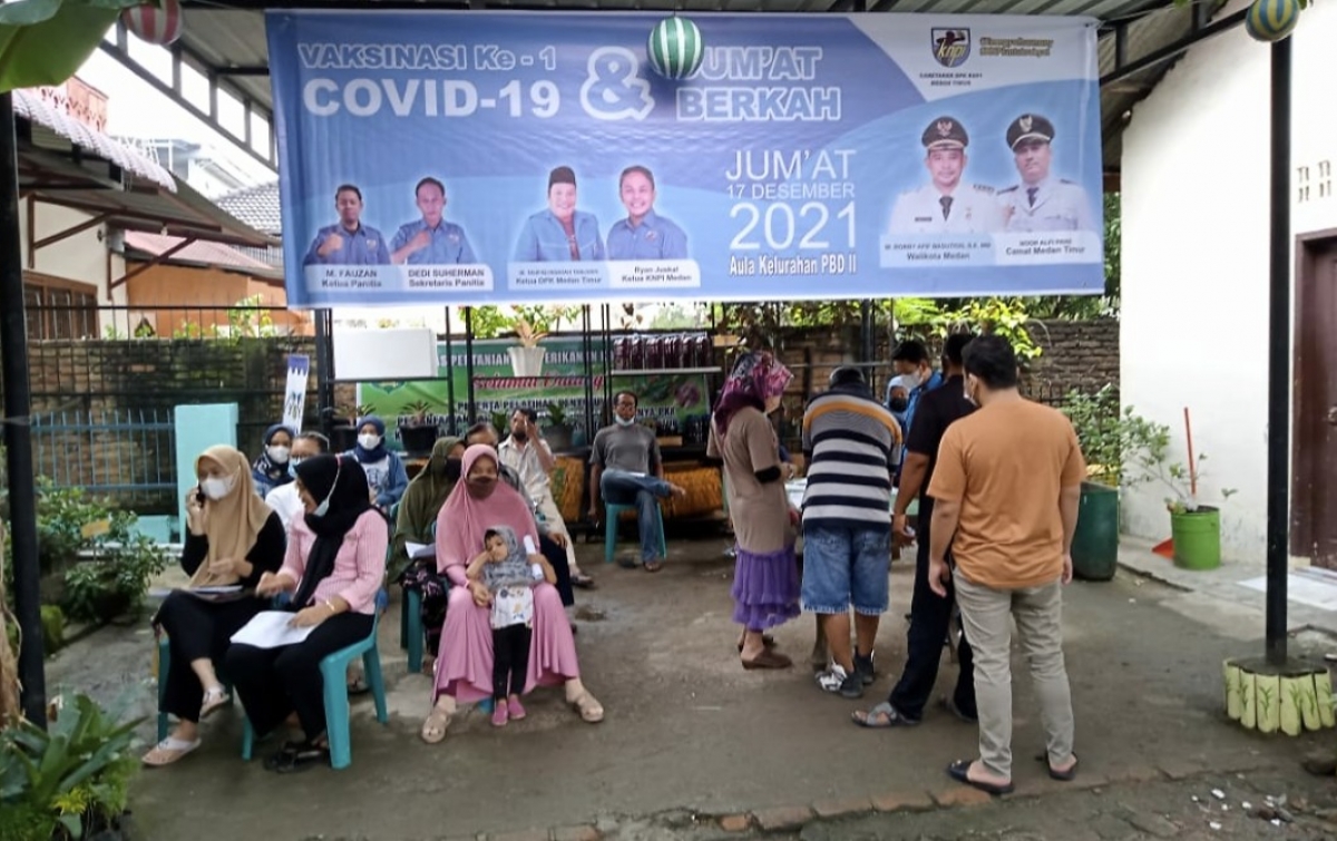 Jumat Berkah, KNPI Medan Timur Gelar Vaksinasi Massal