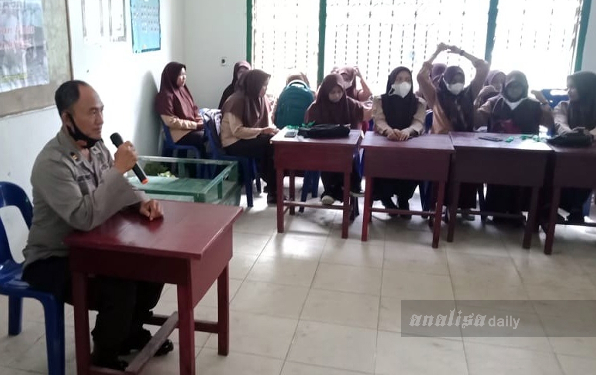 Polres Langkat Sosialisasikan Vaksinasi Covid-19 Kepada Pelajar