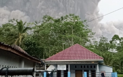 Aktivitas Awan Panas Guguran Gunung Semeru Berdampak pada Masyarakat
