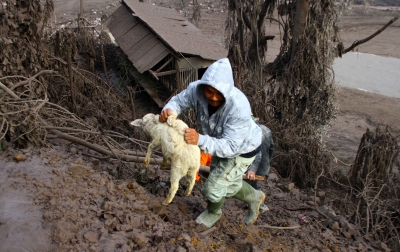 Jokowi Perintahkan Bantuan untuk Pengungsi Erupsi Gunung Semeru
