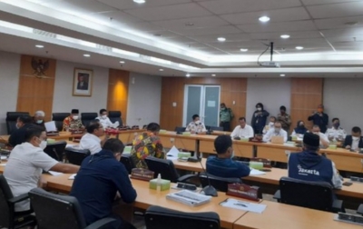 Anggota DPRD DKI Tuding Direksi TransJ Nonton Striptis