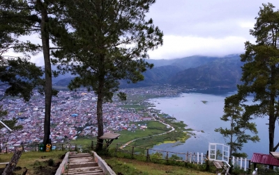 Menatap Pesona Danau Lut Tawar dari Bur Telege