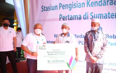 PLN Salurkan TJSL Rp 600 Juta Saat Peresmian SPKLU Pertama di Sumut