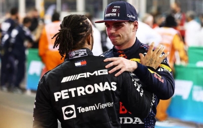 Lewis Hamilton Ucapkan Selamat Pada Max Verstappen