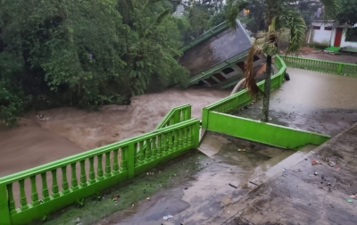 Curah Hujan Tinggi, Sebuah Bangunan di Padang Sidimpuan Rubuh