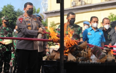 Polda Aceh Musnahkan 100 Kg Sabu dan 445 Kg Ganja