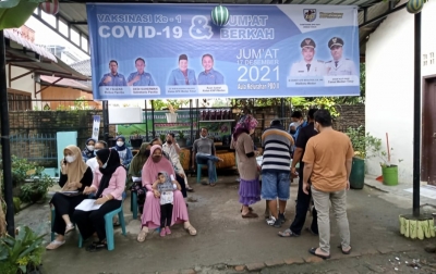 Jumat Berkah, KNPI Medan Timur Gelar Vaksinasi Massal