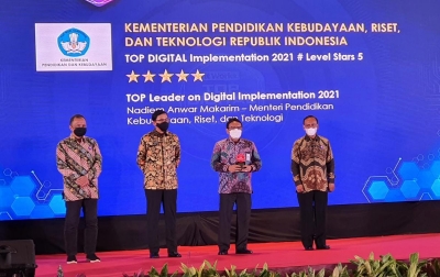 Kemendikbudristek Raih Penghargaan Pada Ajang Top Digital Awards 2021