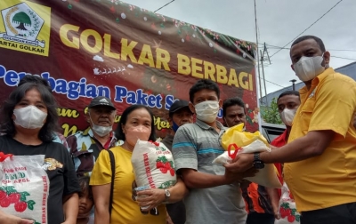 Bagikan Sembako Nataru, Ilhamsyah: Kader Golkar Harus Contoh Rommy