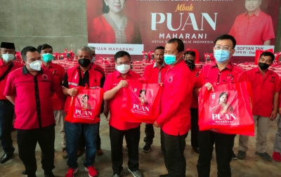 Sofyan Tan Salurkan 8.000 Paket Beras Pemberian Puan Maharani untuk Kader PDIP