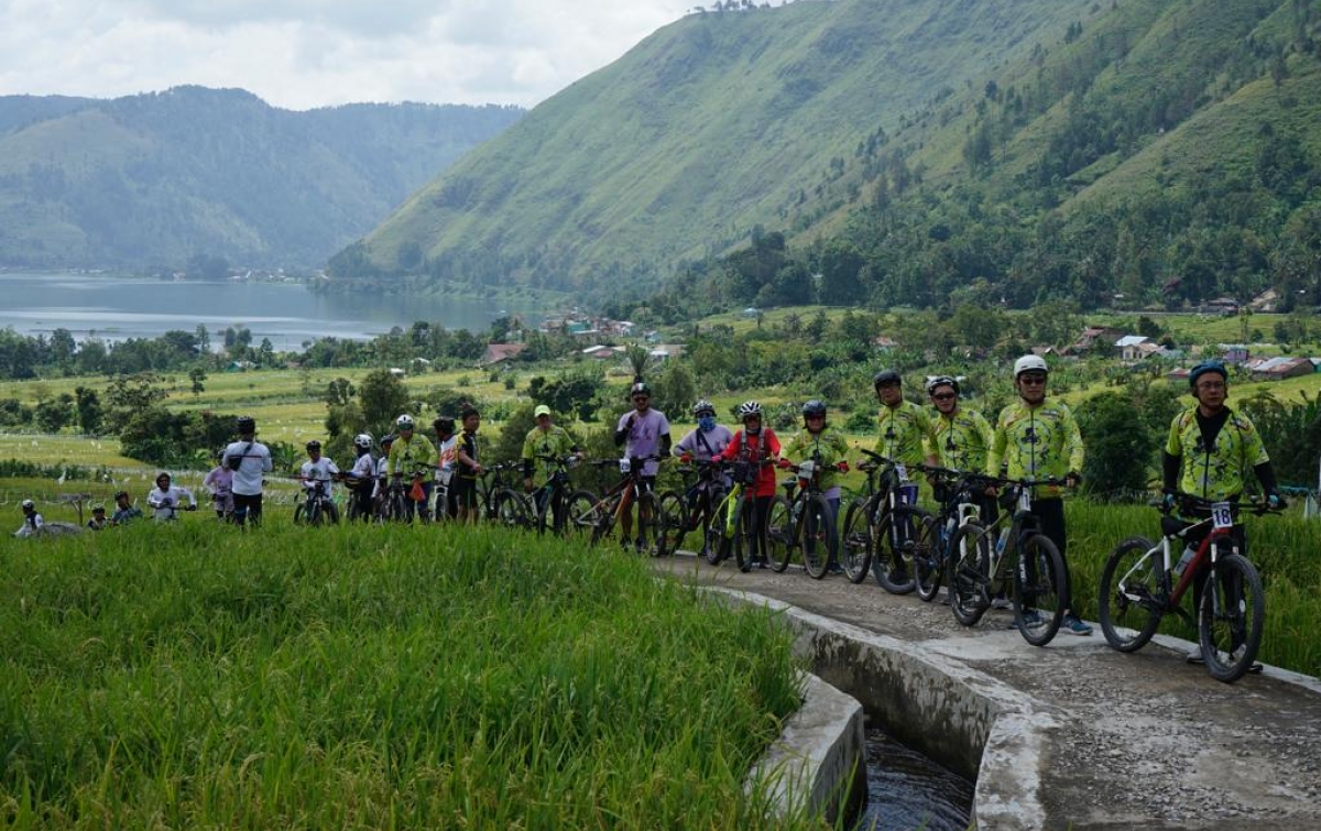 Tour de Baktiraja, Upaya Astindo Promosikan Danau Toba dengan Bersepeda
