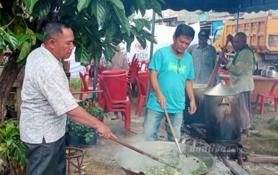 Bantu Korban Banjir, Datok Kampung Kesehatan Bangun Dapur Umum