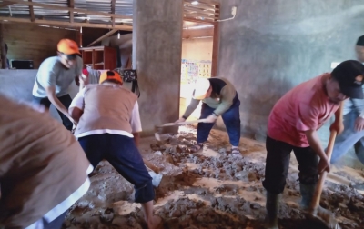PKS Palas Terjunkan Relawan Bersihkan Masjid dan Pesanteren