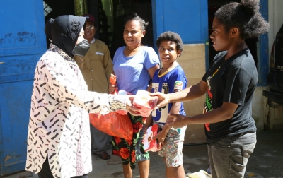 Dari Aceh, Risma Terbang ke Papua Pastikan Warga Terdampak Bencana Terima Bantuan