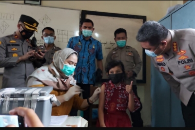 Kapolsek Medan Helvetia Tinjau Vaksinasi Anak di Yayasan St Thomas