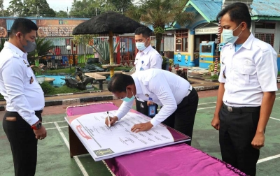 Pegawai Rutan Tarutung Tandatangani Janji dan Komitmen Kerja