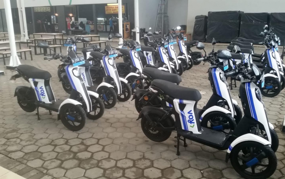 Sepeda Motor Listrik Mengaspal di Kawasan Bandara Soekarno-Hatta