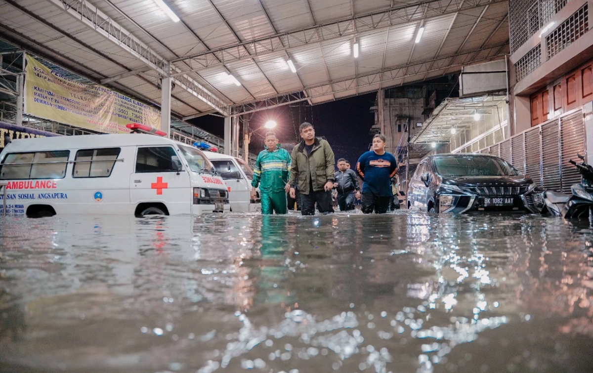 Bobby Nasution Gerak Cepat Tinjau Banjir Di Sejumlah Lokasi Medan 