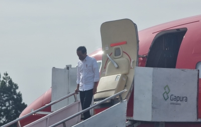 Tiba di Bandara Silangit, Jokowi Bergerak ke Kabupaten Toba