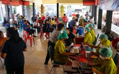 Mapala UI dan TPL Vaksinasi Masyarakat Sekitar Danau Toba