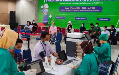 Ratusan Pekerja dan Mitra Kerja Pertamina Patra Niaga Sumbagut Divaksin Booster