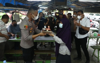 Kunjungi Warkop Jurnalis, Rona: Selamat Hari Pers Nasional