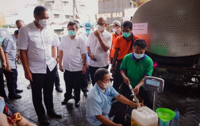 Kembali Sidak ke Pasar dan Distributor, Mendag Lutfi: Distribusi Harus Cepat dan Masif 