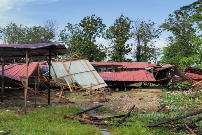 Angin Kencang Disertai Hujan Es di Marindal, Belasan Rumah Rusak