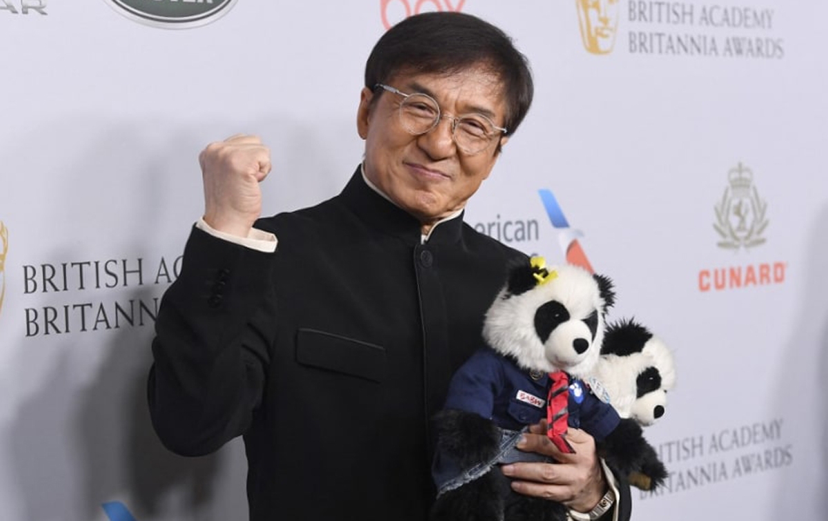 Jackie Chan Bantu Hong Kong Atasi Covid-19