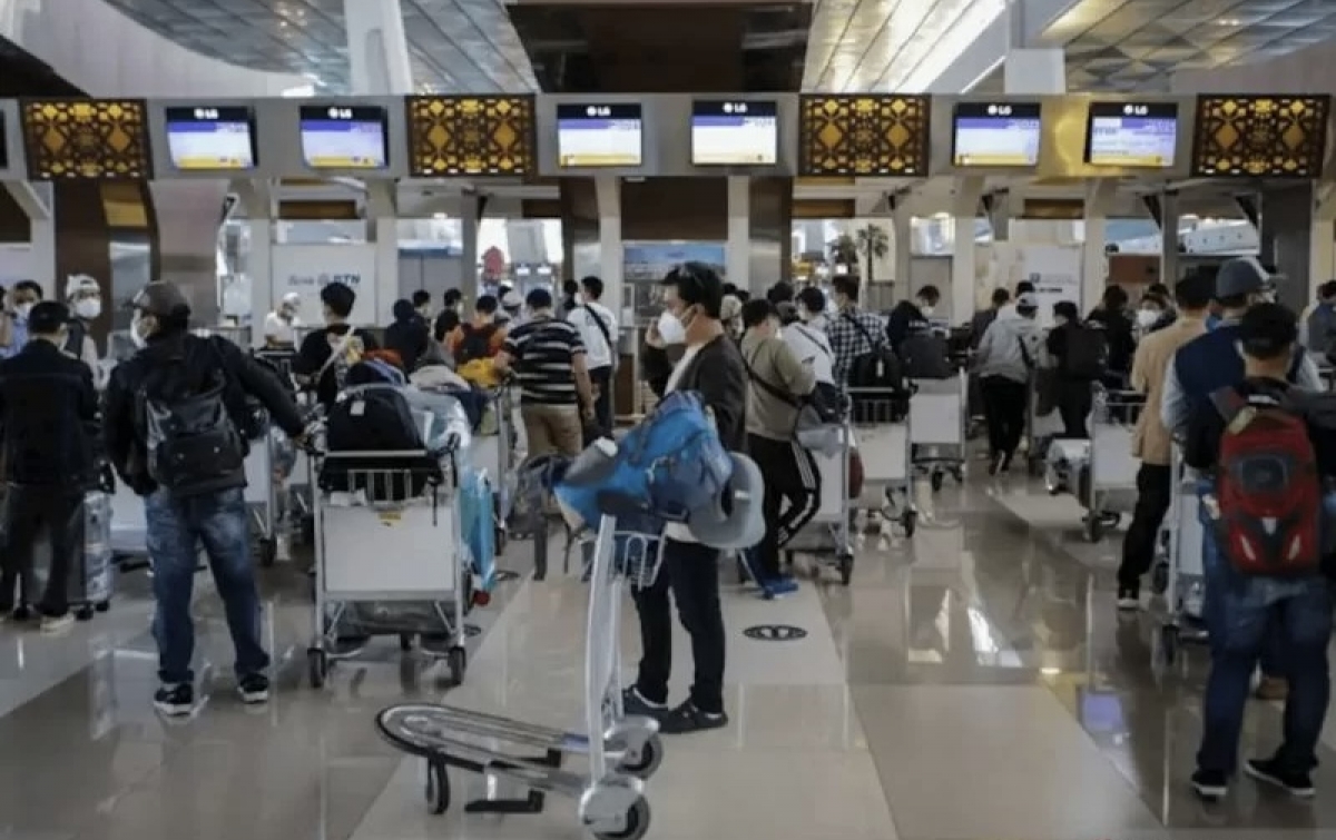 Mulai Hari Ini Ketentuan Tes PCR dan Antigen Perjalanan Domestik Dihapus