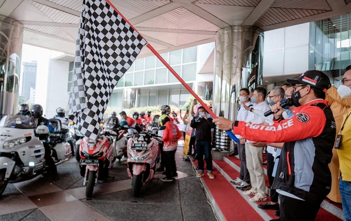 Sandiaga Lepas Keberangkatan Komunitas Motor untuk Promosikan MotoGP 2022