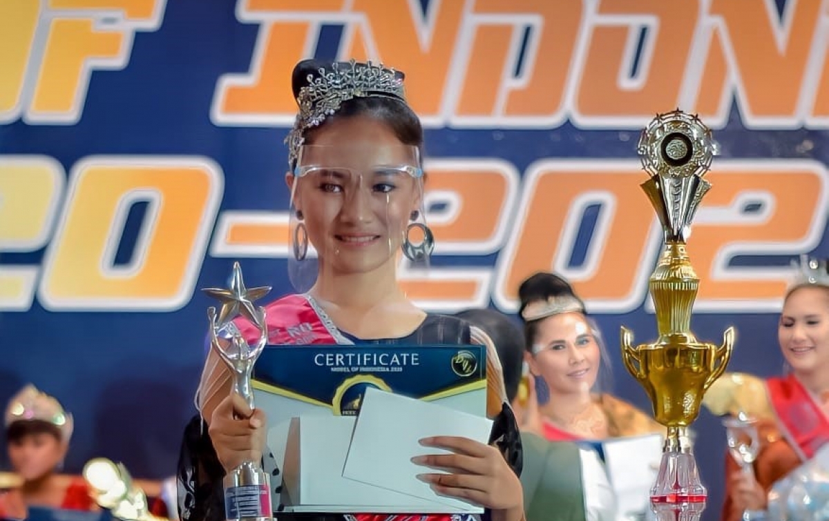 La Nina dari Sidimpuan Raih Juara Fotogenic I di Grand Final Batik Nusantara 2022