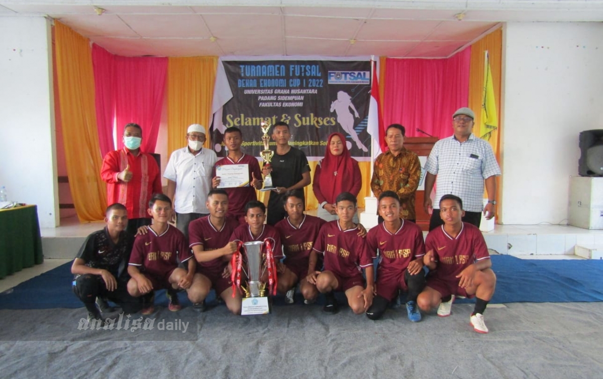Rektor Universitas Graha Nusantara Tutup Turnamen Futsal 2022