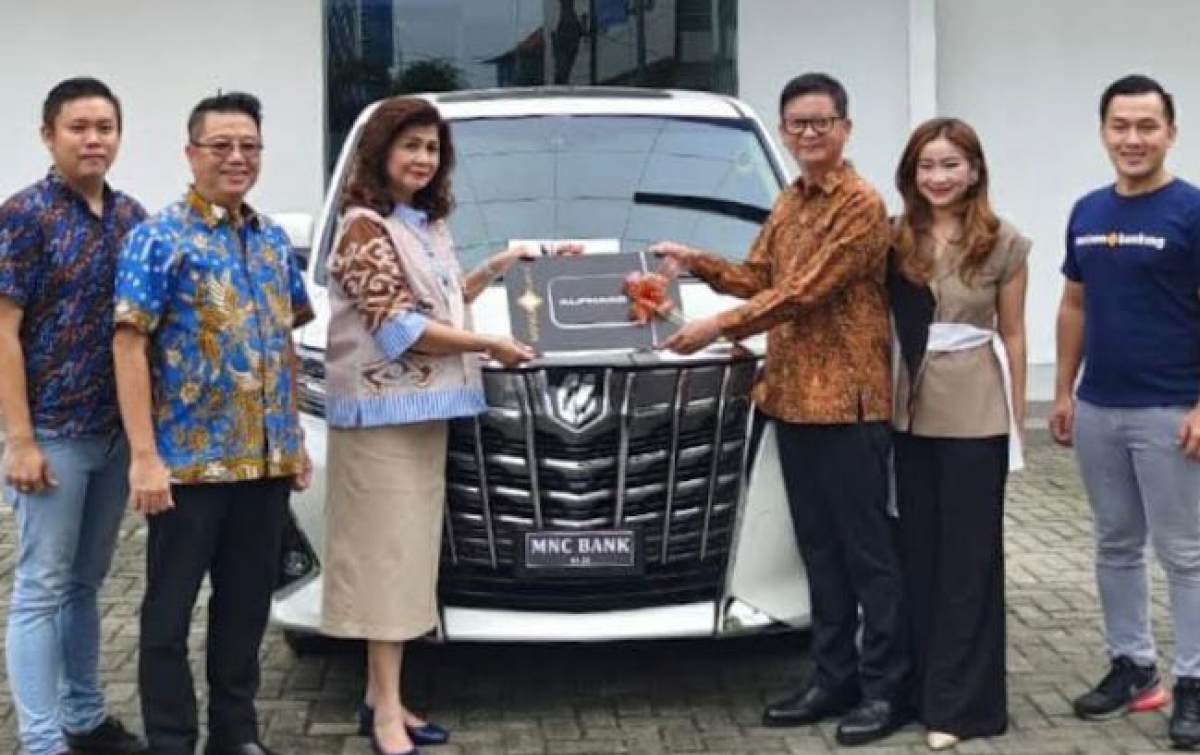 Senang Beramal, Nasabah Setia Asal Medan Raih Toyota Alphard dari MNC Bank