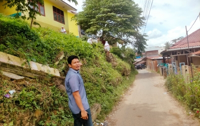 Anggota DPRD Padangsidimpuan Iswandy Arisandy Tinjau Bangunan SD Negeri yang Rusak di Sitamiang Baru