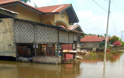 PT SMA Bantu Korban Banjir Teluk Panji Labusel