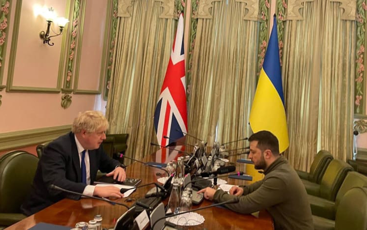 Boris Johnson Temui Volodymyr Zelenskiy di Kyiv