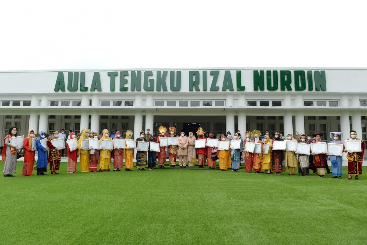 Peringati Hari Kartini, Gubernur Sumut Serahkan Penghargaan Kepada 33 Perempuan Berjasa dan Berprestasi